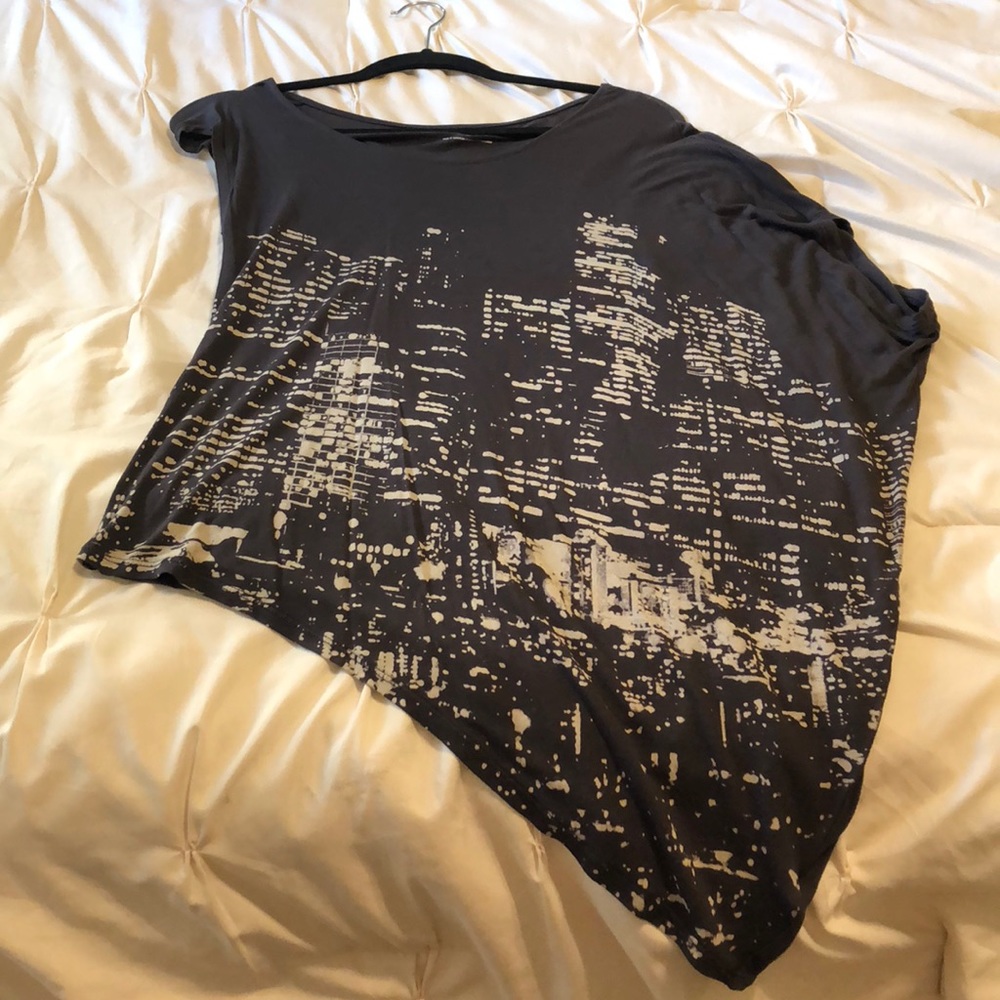 Express short sleeve/flow design shirt
